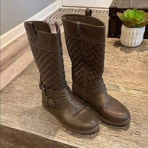 Dream Pairs Dark Greyish Brown Boots size 3. Good used condition.